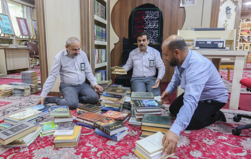  رفدُ مكتبةِ مركزِ تراثِ البصرةِ بمجموعةٍ من الكتبِ المهداة