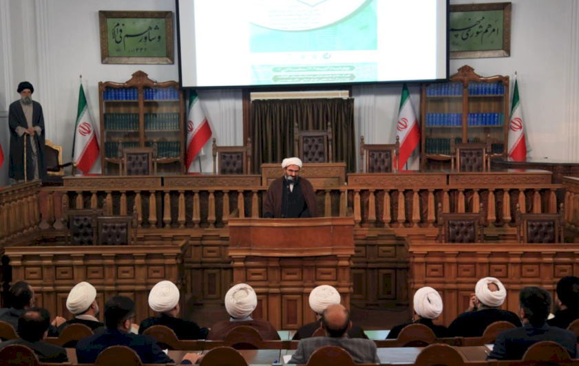 مركزُ تُراثِ البصرةِ يختتمُ جولتَهُ العلميّةَ في إيرانَ بندوةٍ ثالثةٍ 