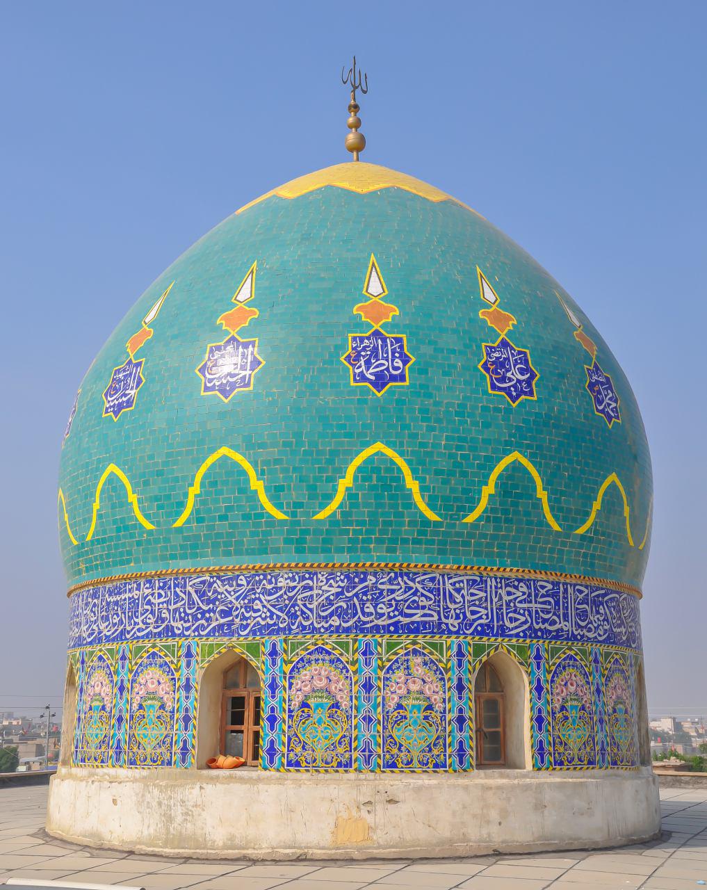 جَامِعُ الأُبُلَّة في البصرةِ مشعلٌ وضّاءٌ وسراجٌ وهّاجٌ