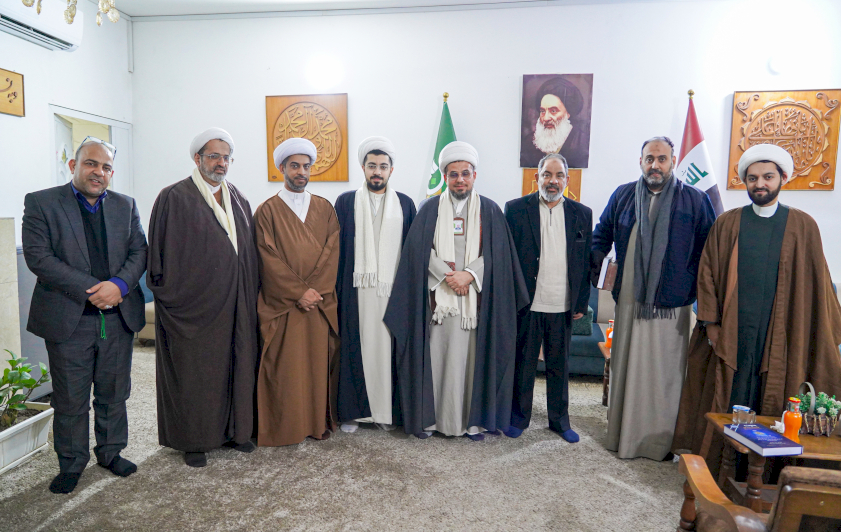 وفد علميّ يزور مركز تراث الحلّة