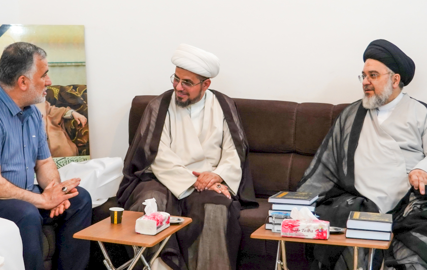 وفد مركز تراث الحلّة يزور سماحة السيد محمّد عليّ بحر العلوم 
