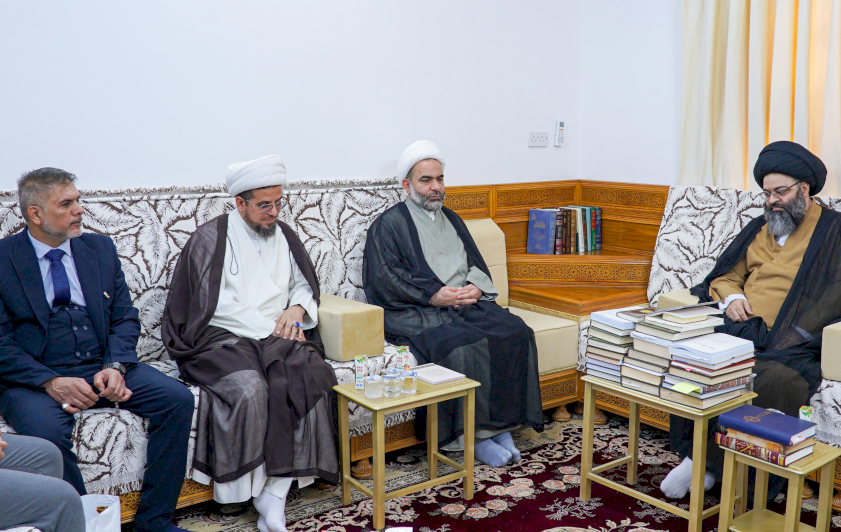 وفد مركز تراث الحلة يزور سماحة السيّد آل قارون البحرانيّ الزاهد (دام فضله)