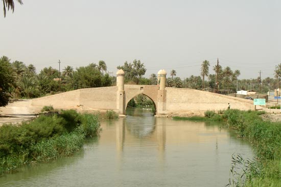 نهر العلقمي ...في كلمات المؤرخين والمؤلفين