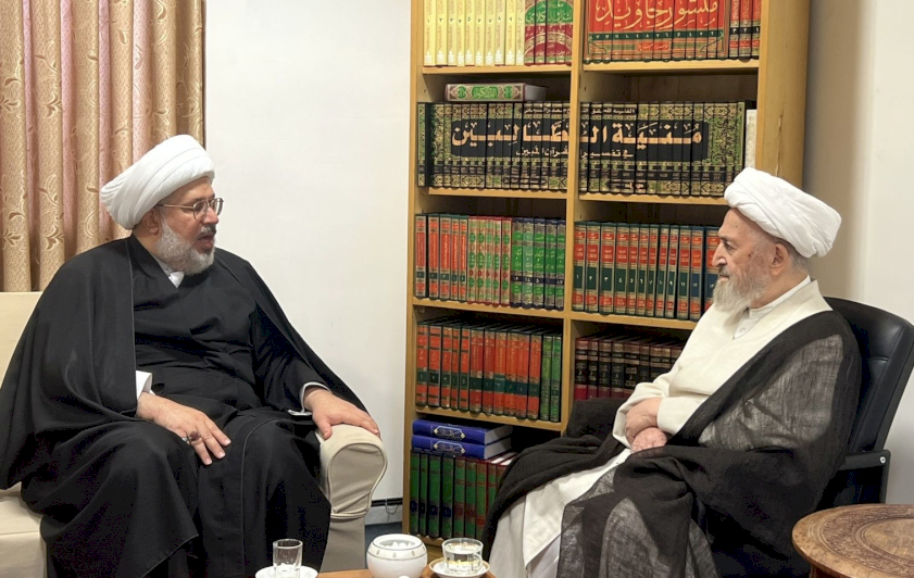وفدُ المعارفِ يزورُ المرجعَ الشيخَ جعفرَ سبحاني