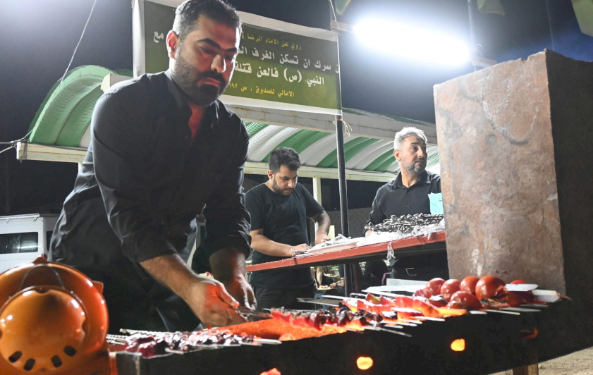 موكبُ جنوبِ الولاءِ يُباشِرُ بتقديمِ خدماتِه لزائري الأربعينيَّةِ