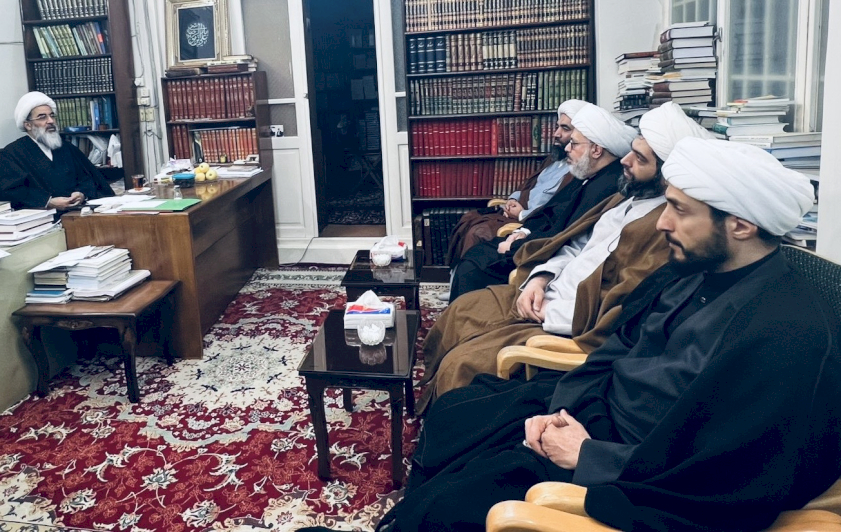 الشيخُ الهلاليُّ يزورُ الشيخَ اللَّنكرانيّ في إطارِ جولتهِ العلميّةِ بإيران