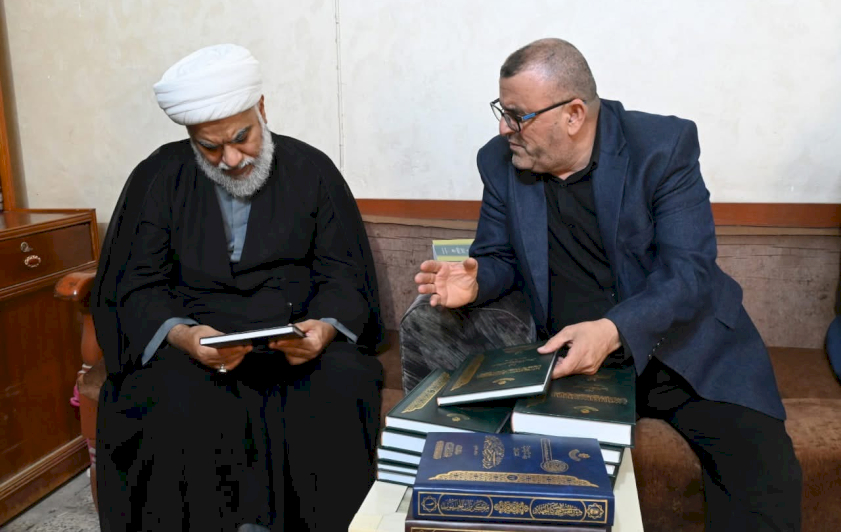 تراثُ الجنوبِ يُهدي أُسرةَ الخويبراويّ شرحًا مُحقّقًا لنهجِ البلاغةِ وفاءً لعالِمِها الراحلِ