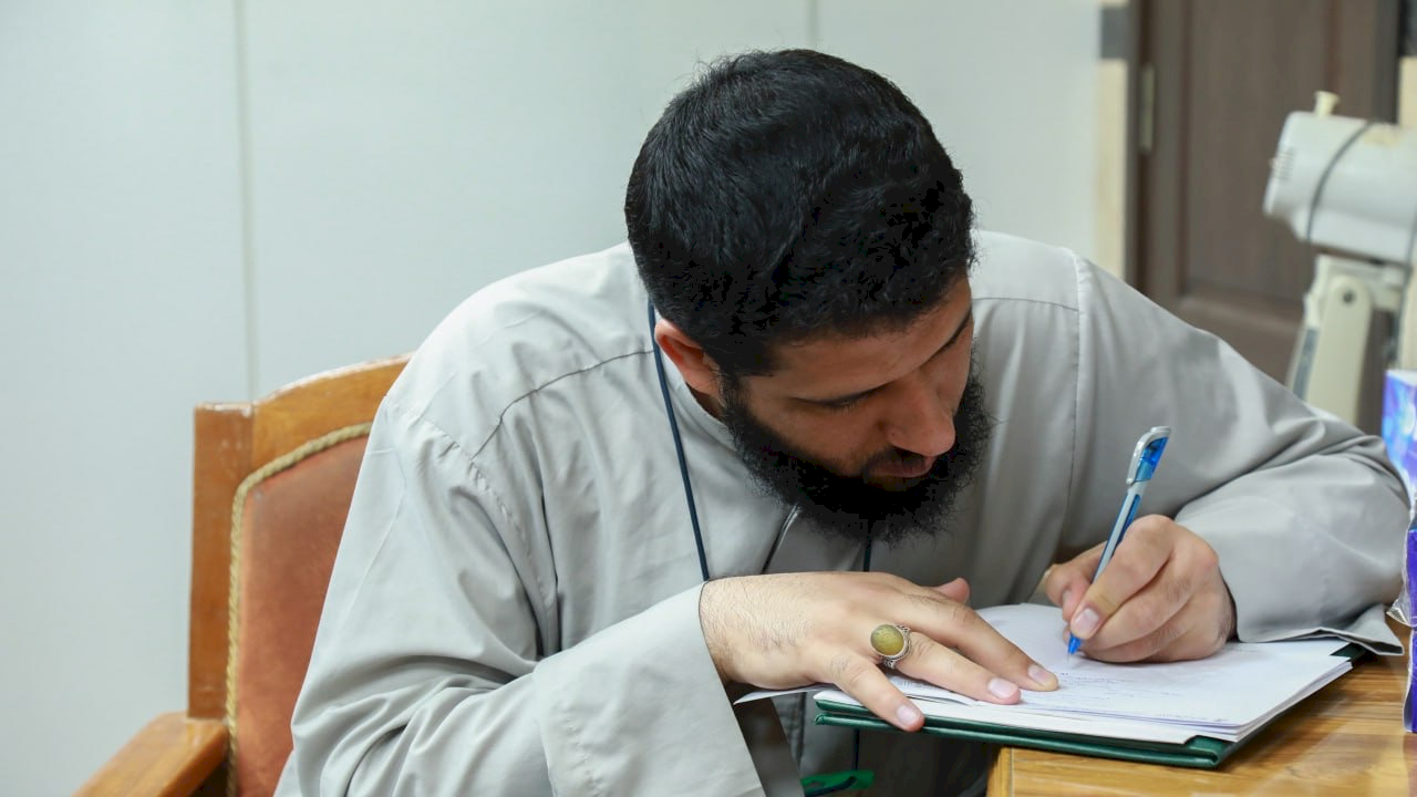 قسمُ المعارفِ يُنظِّمُ دورةً حولَ كيفيةِ كتابةِ تراجمِ العلماءِ