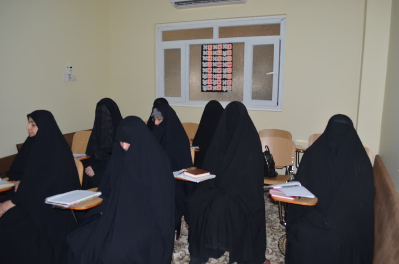 وحدةُ الدراساتِ القرآنيةِ في مَعهدِ القرآنِ الكريم النِّسويِّ جهود متميزة لإثراء المَعرفة القرآنية