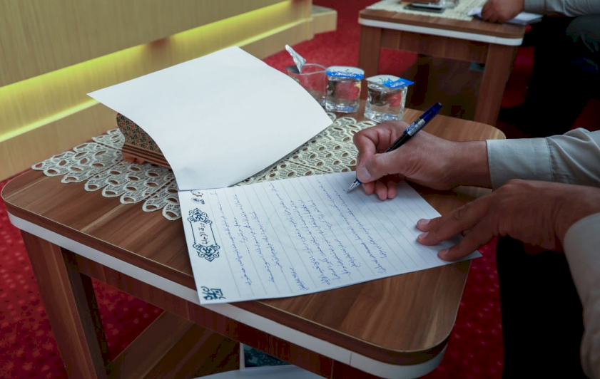 قسمُ المعارفِ يختتِمُ دورةَ (سننِ النبيِّ) باختبارٍ تحريريٍّ